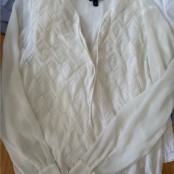 3 White and Blue Patterned Dress Shirt - Women’s Size Medium - Picture 9 of 10